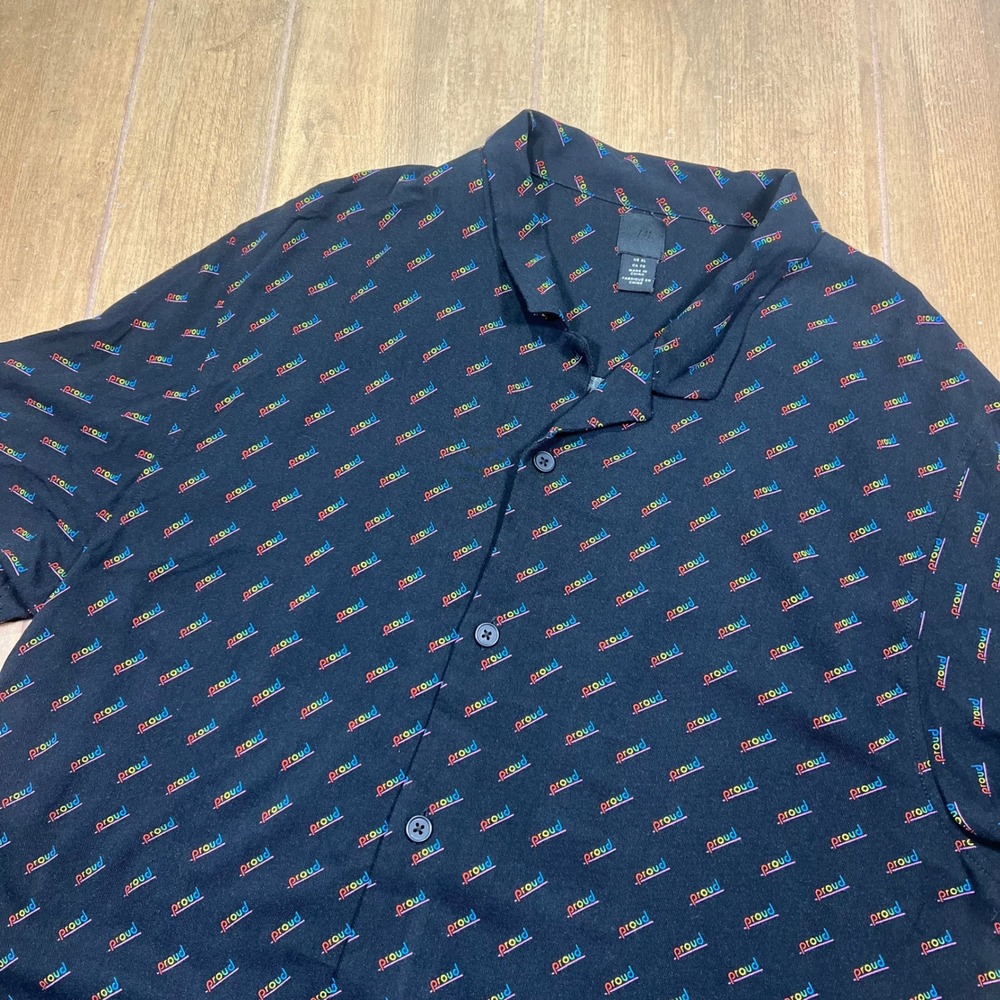 H&M Mens XL Black Rainbow‎ Proud All Over Print Camp Collar Short Sleeve Shirt